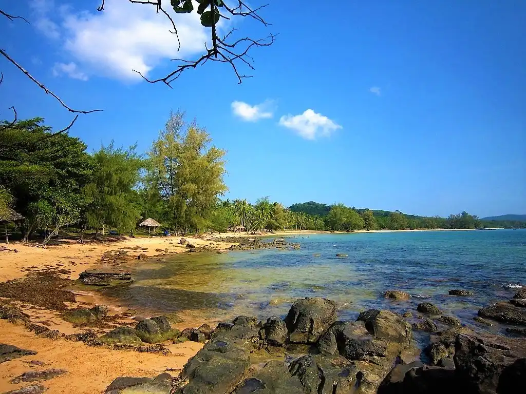 Пляж Ong Lang Beach теплое море, чистый песок и тишина